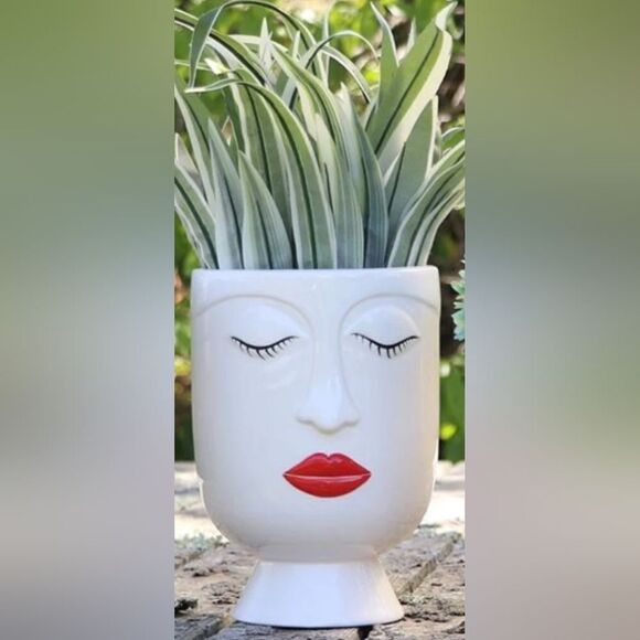 Red and White Artistic Face Vase Accents - Picture 1 of 10